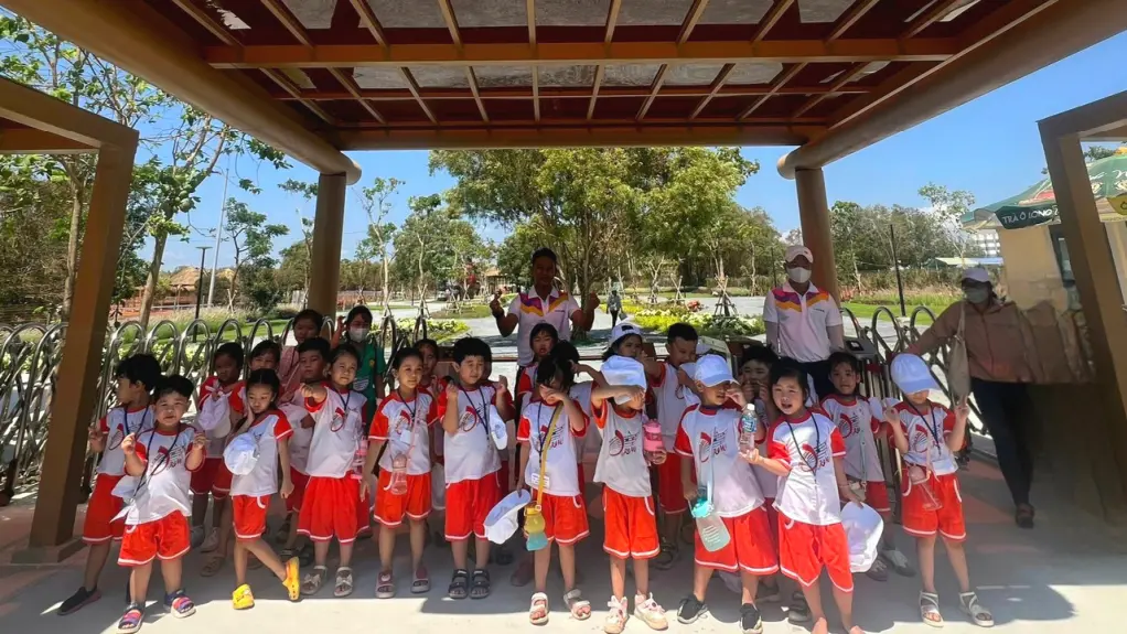 Trường mầm non Doremi khám phá Safari Cafe và Dino Park