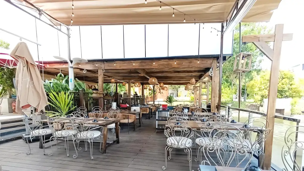 Boathouse Bistro Lakeview Quận 2