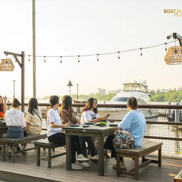 Boathouse Bistro Bình Khánh Quận 2