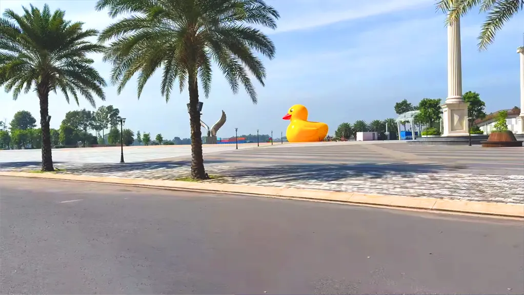 Vịt vàng khổng lồ Aqua City